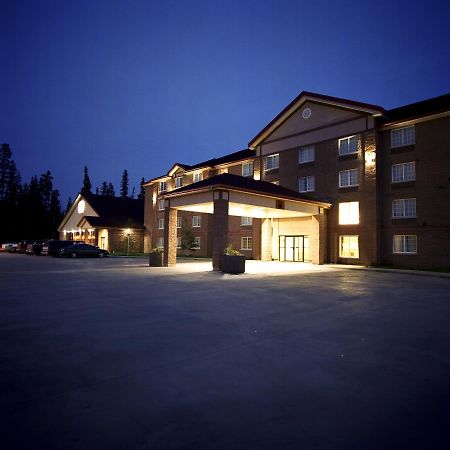 Woodlands Inn & Suites Fort Nelson Exterior photo