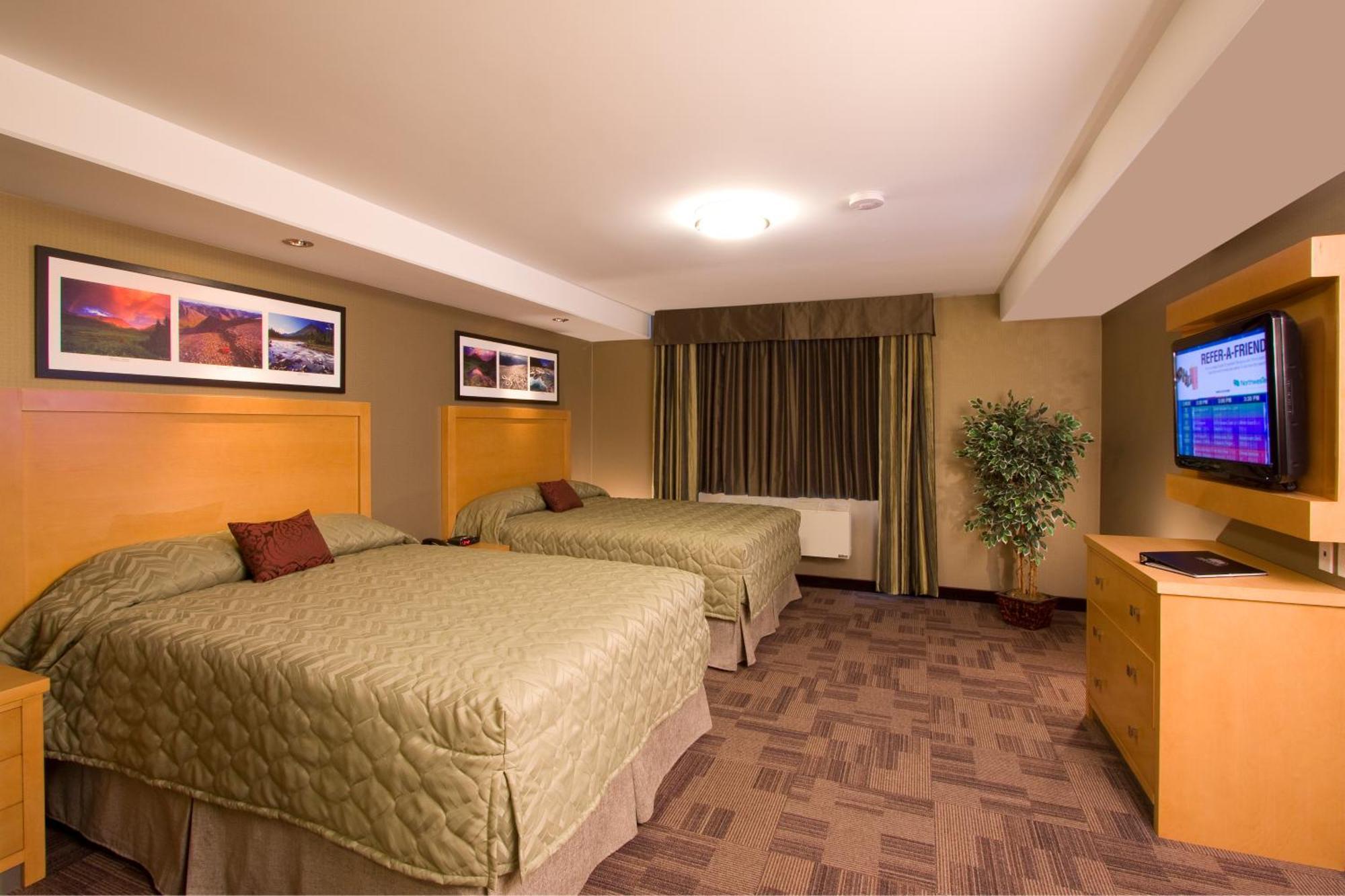 Woodlands Inn & Suites Fort Nelson Exterior photo
