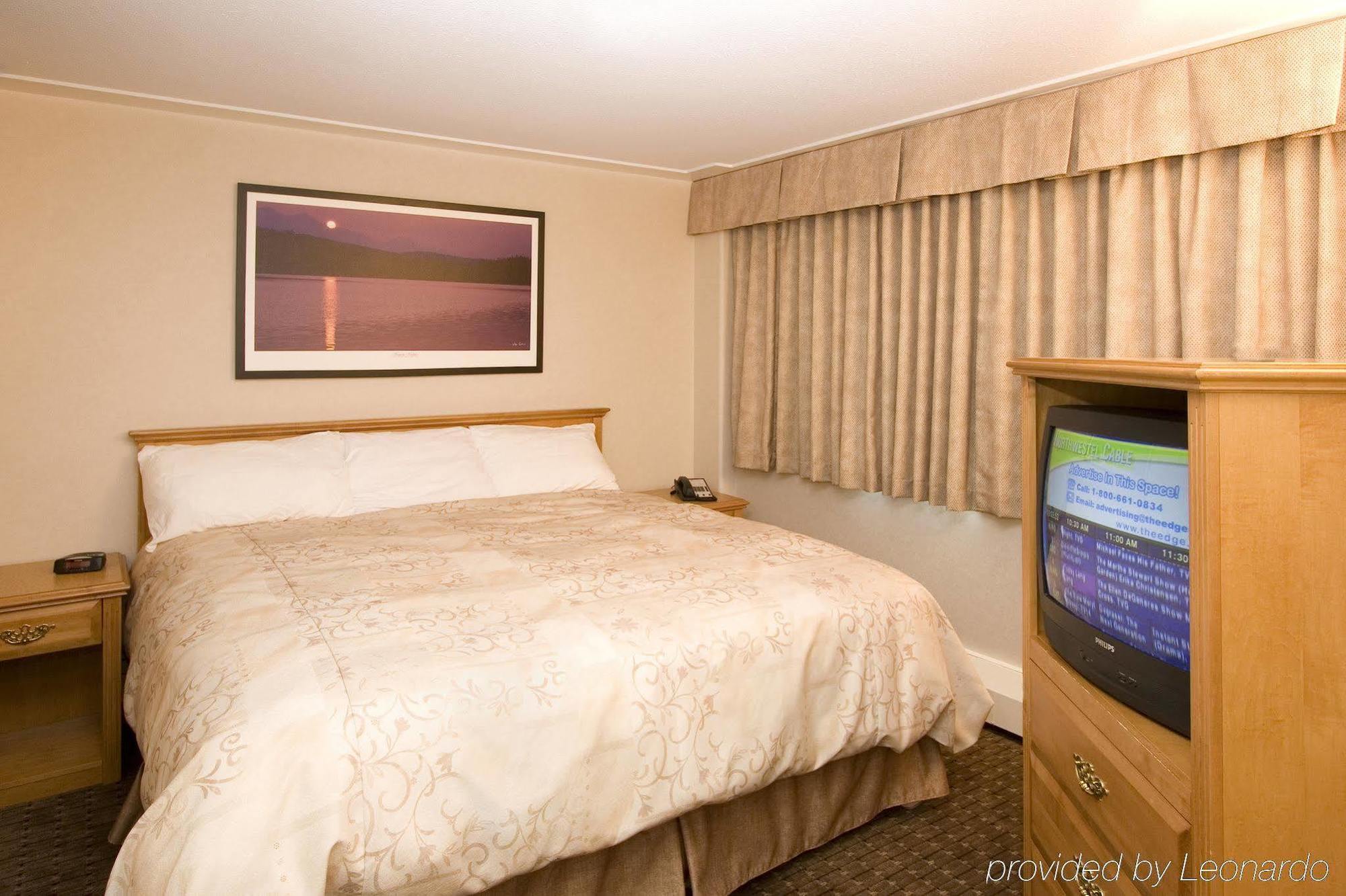 Woodlands Inn & Suites Fort Nelson Room photo
