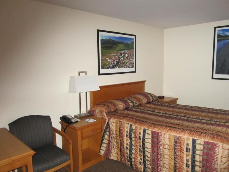 Woodlands Inn & Suites Fort Nelson Exterior photo