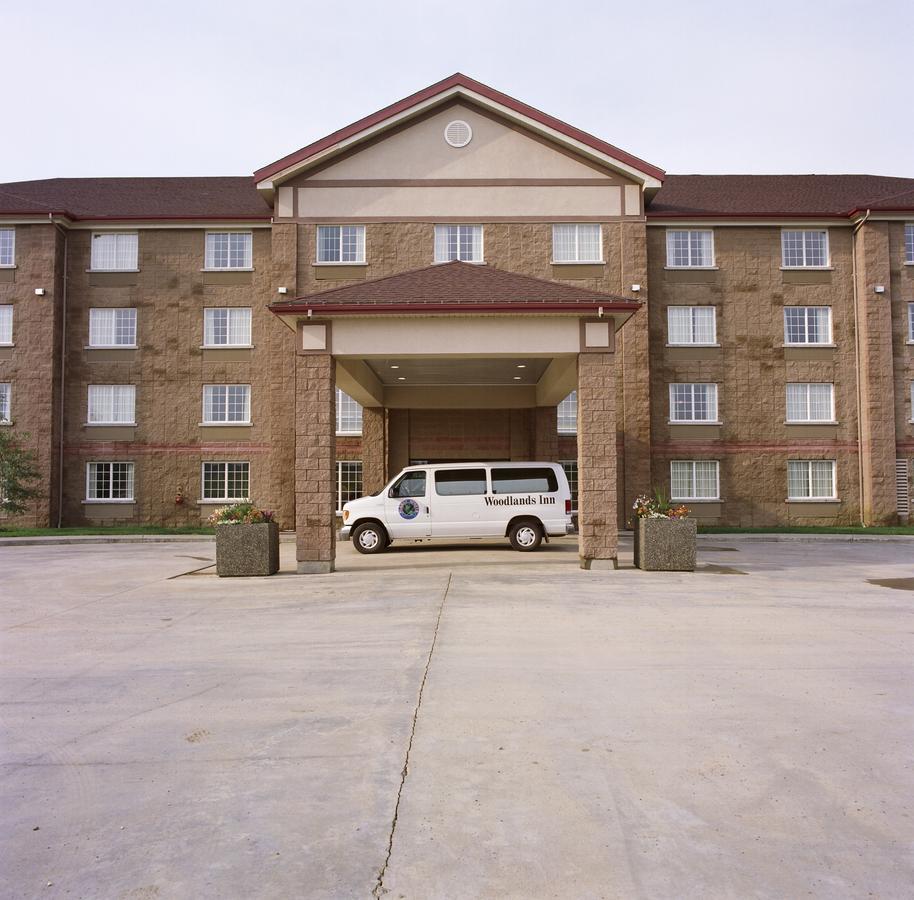 Woodlands Inn & Suites Fort Nelson Exterior photo