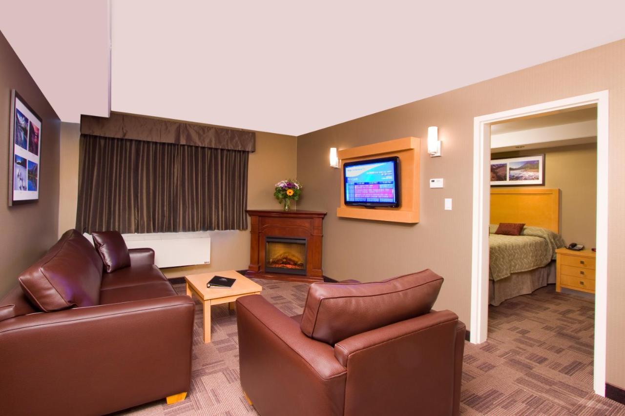 Woodlands Inn & Suites Fort Nelson Exterior photo